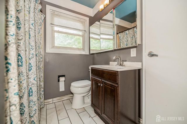 28 Price Drive, Edison, NJ 08817