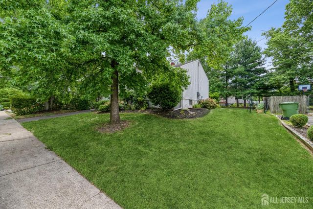 28 Price Drive, Edison, NJ 08817