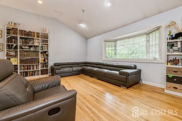 28 Price Drive, Edison, NJ 08817