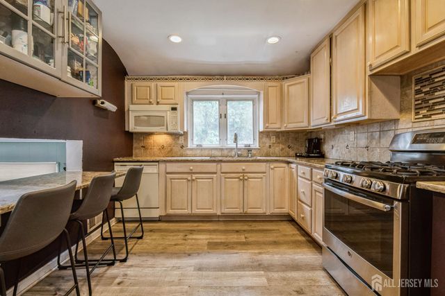 28 Price Drive, Edison, NJ 08817