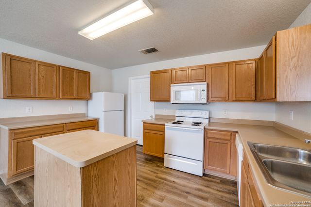 5616 Poppy Seed Run, Leon Valley, TX 78238