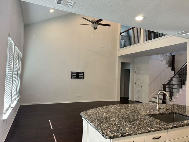 921 Del Raphael DR, Leander, TX 78641