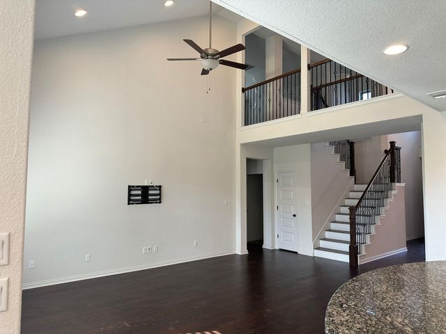 921 Del Raphael DR, Leander, TX 78641