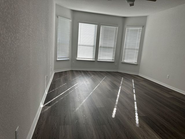 921 Del Raphael DR, Leander, TX 78641