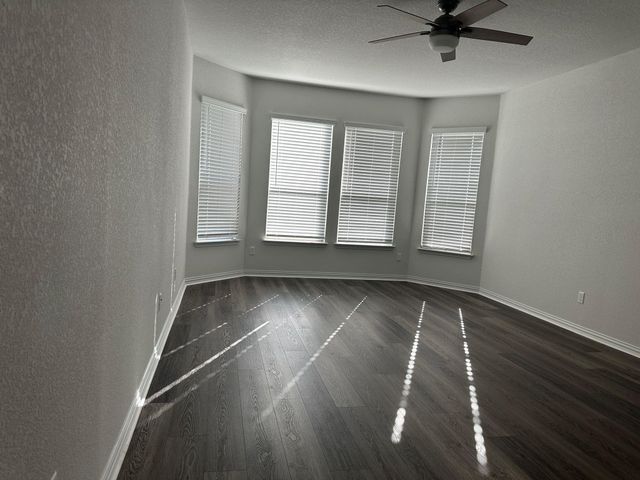 921 Del Raphael DR, Leander, TX 78641