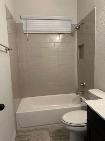 921 Del Raphael DR, Leander, TX 78641