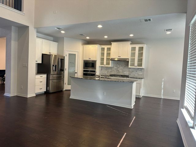 921 Del Raphael DR, Leander, TX 78641