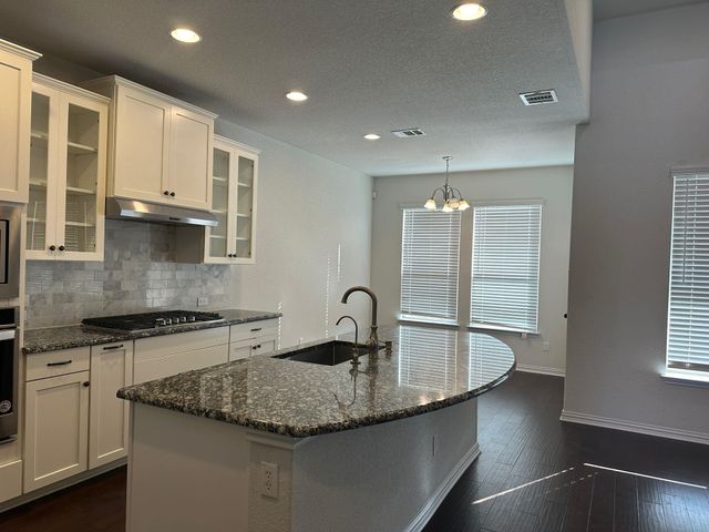 921 Del Raphael DR, Leander, TX 78641
