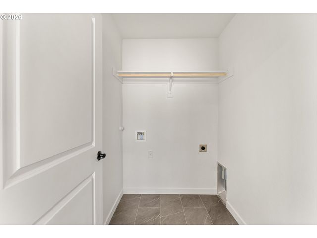 16036 Serres Farms Way, Oregon City, OR 97045