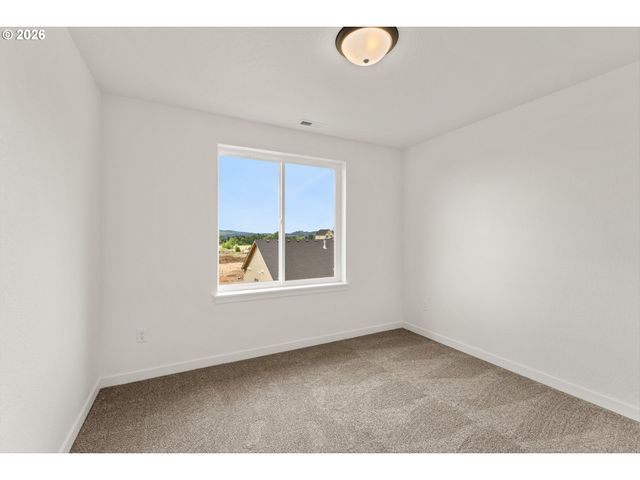 16036 Serres Farms Way, Oregon City, OR 97045