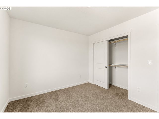 16036 Serres Farms Way, Oregon City, OR 97045