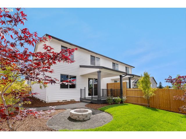 16036 Serres Farms Way, Oregon City, OR 97045