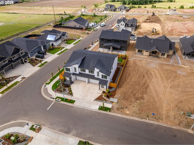 16036 Serres Farms Way, Oregon City, OR 97045