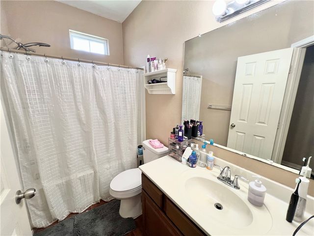 1135 Imperial St, Portland, TX 78374