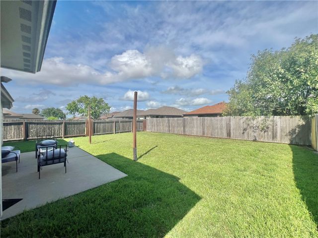 1135 Imperial St, Portland, TX 78374