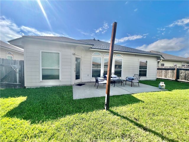 1135 Imperial St, Portland, TX 78374