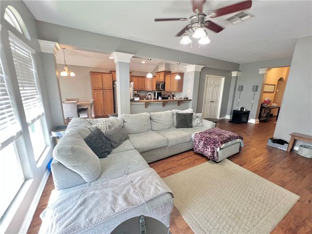 1135 Imperial St, Portland, TX 78374