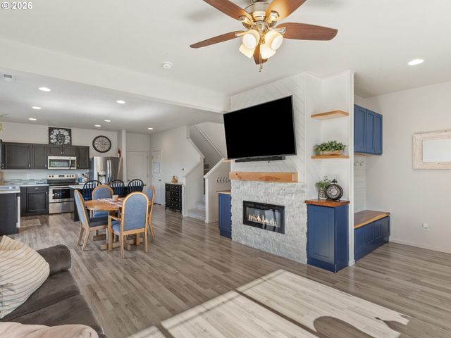 2002 S TAVERNER Dr, Ridgefield, WA 98642