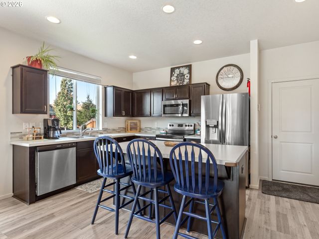 2002 S TAVERNER Dr, Ridgefield, WA 98642
