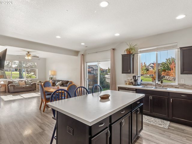 2002 S TAVERNER Dr, Ridgefield, WA 98642