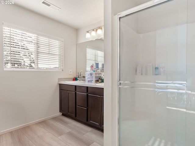 2002 S TAVERNER Dr, Ridgefield, WA 98642