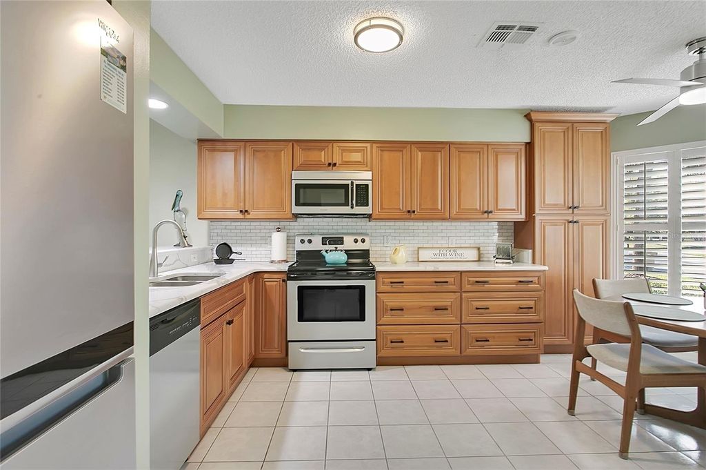 Image 12 of property listing at 32804 OAK PARK DRIVE, Leesburg, FL 34748