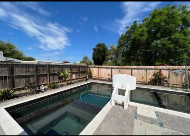 1037 Kings Road, Escondido, CA 92027