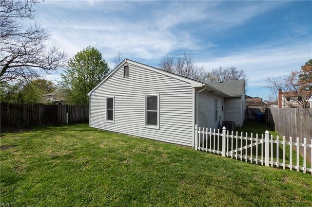 1921 Dolina DR, Virginia Beach, VA 23464