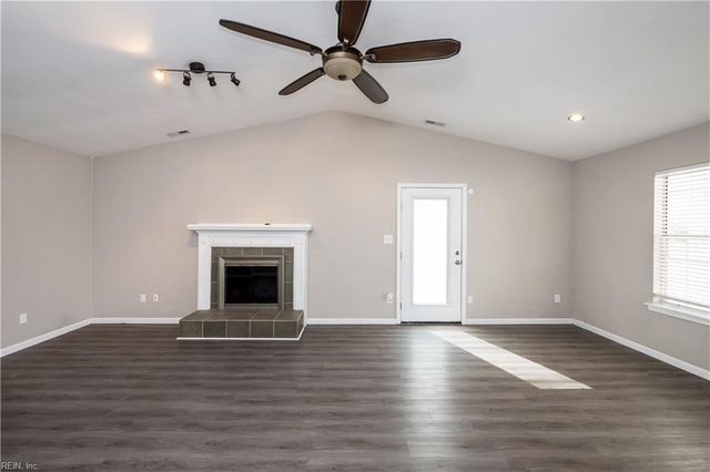 1921 Dolina DR, Virginia Beach, VA 23464