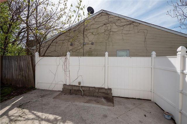 1921 Dolina DR, Virginia Beach, VA 23464