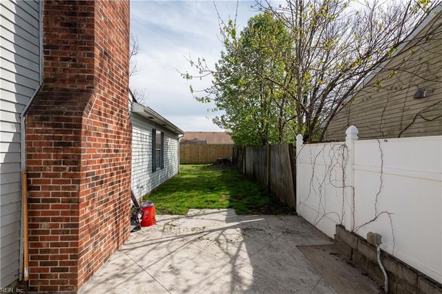 1921 Dolina DR, Virginia Beach, VA 23464