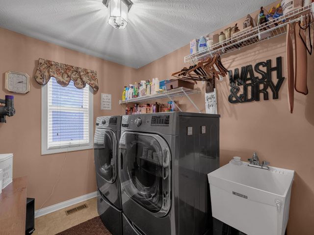 7256 Windsor Ridge Drive, Dayton, OH 45424