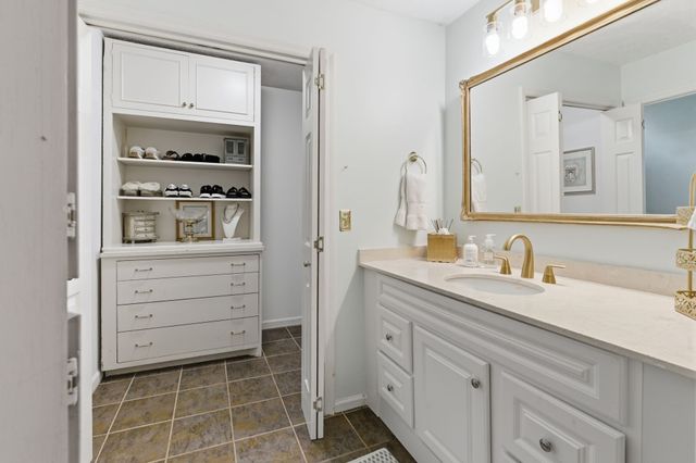 5141 English Village Dr, Nashville, TN 37211