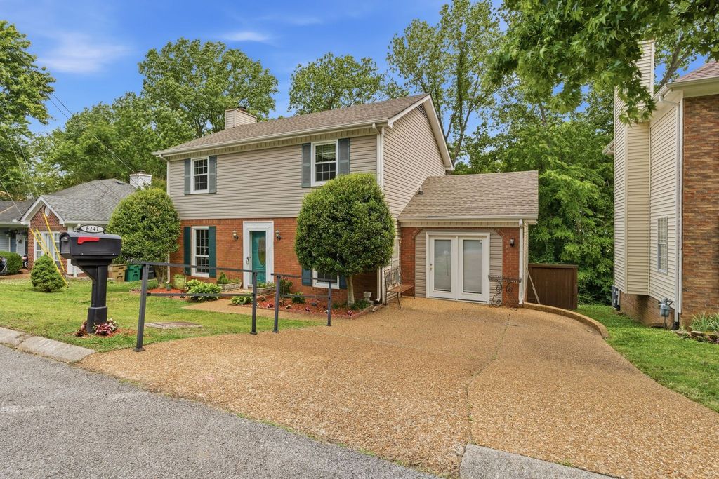 5141 English Village Dr, Nashville, TN 37211