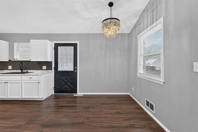 1217 S Osage Street, Independence, MO 64055