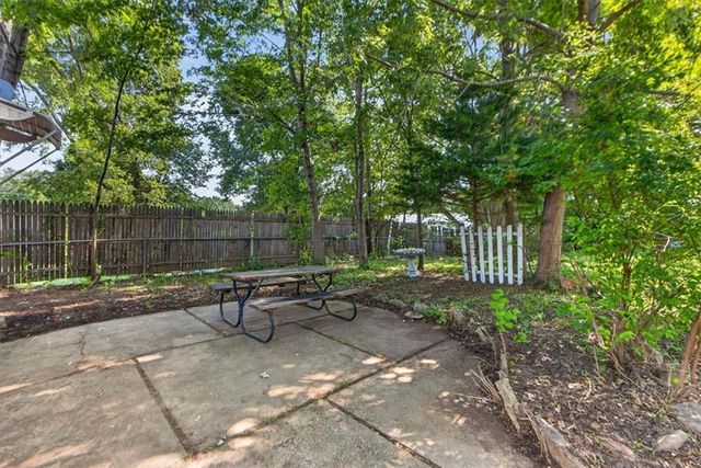 1217 S Osage Street, Independence, MO 64055