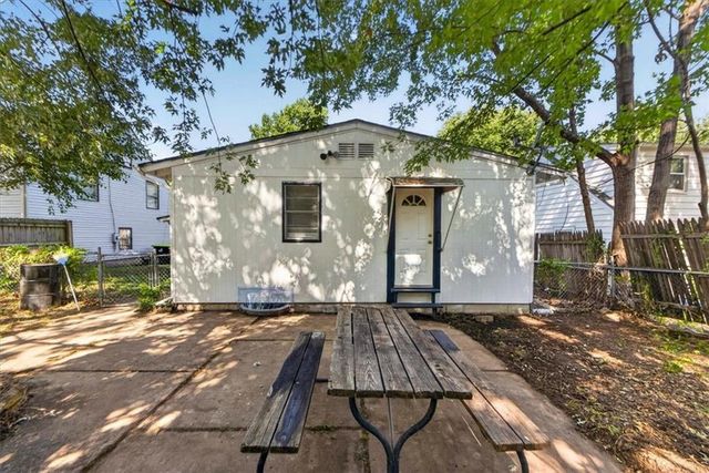 1217 S Osage Street, Independence, MO 64055