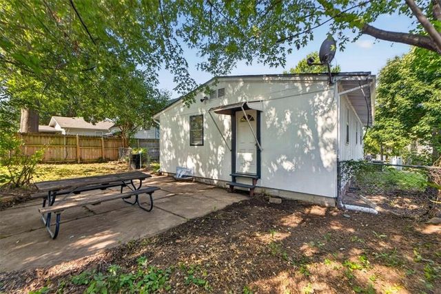 1217 S Osage Street, Independence, MO 64055
