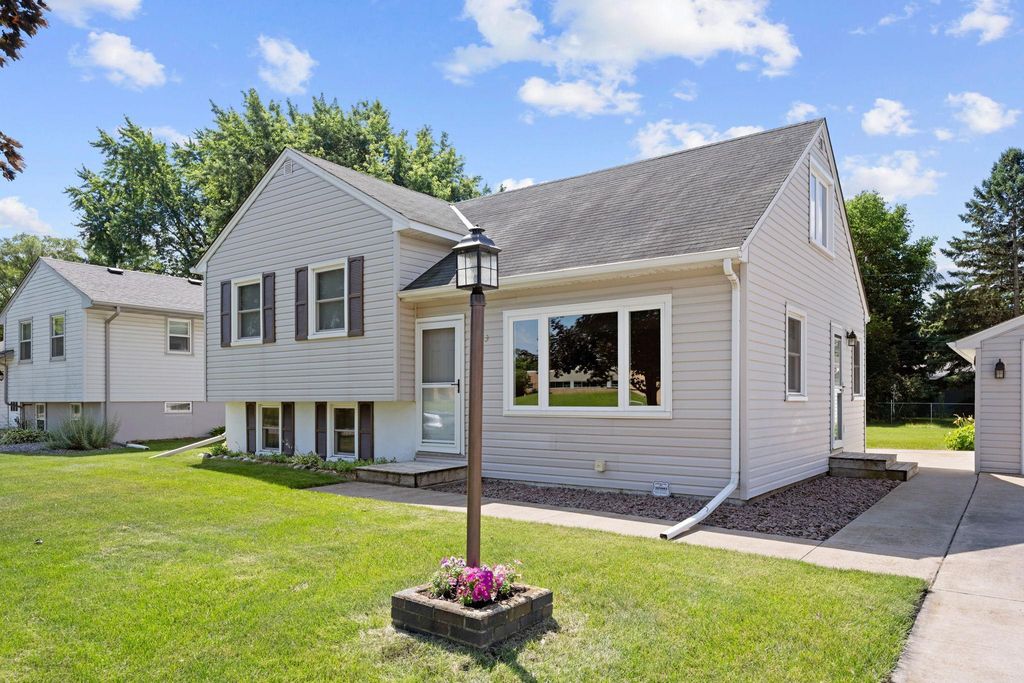 2083 Sunnyside Terrace, New Brighton, MN 55112