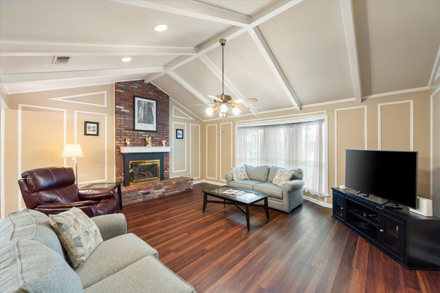 1001 Whispering Oak Court, Arlington, TX 76012