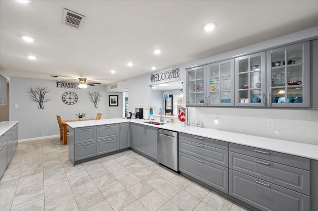 1001 Whispering Oak Court, Arlington, TX 76012