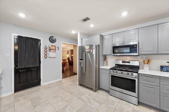 1001 Whispering Oak Court, Arlington, TX 76012