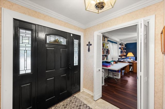 1001 Whispering Oak Court, Arlington, TX 76012