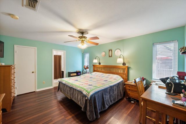 1001 Whispering Oak Court, Arlington, TX 76012