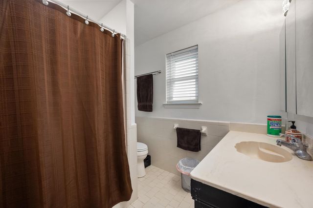 1001 Whispering Oak Court, Arlington, TX 76012
