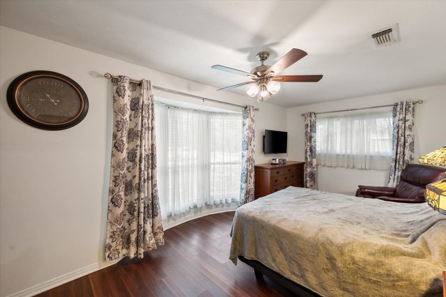 1001 Whispering Oak Court, Arlington, TX 76012