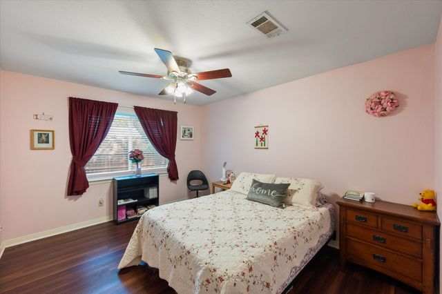 1001 Whispering Oak Court, Arlington, TX 76012