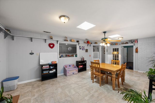 1001 Whispering Oak Court, Arlington, TX 76012