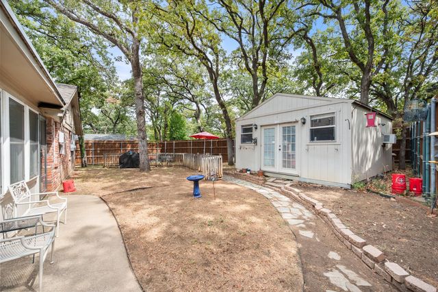 1001 Whispering Oak Court, Arlington, TX 76012