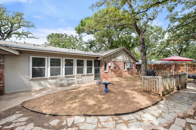 1001 Whispering Oak Court, Arlington, TX 76012